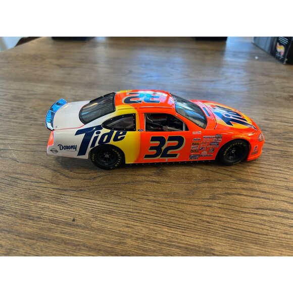 Hot Wheels Racing 2000 Scott Pruett #32 Tide NASCAR Diecast Car 1:24 Scale - Picture 5 of 12